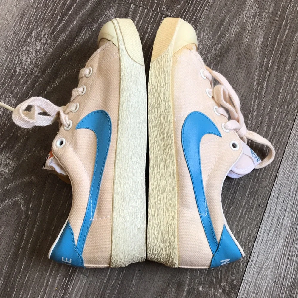 Nike - Picture 7 of 17